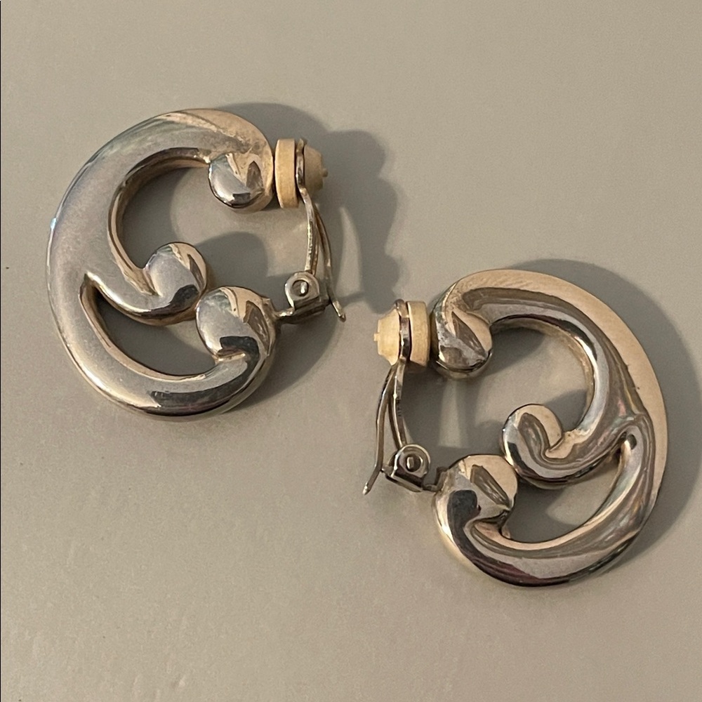 Vintage Givenchy Silver Plated “G” Swirl Motif Clip-on Earrings - Picture 3 of 7